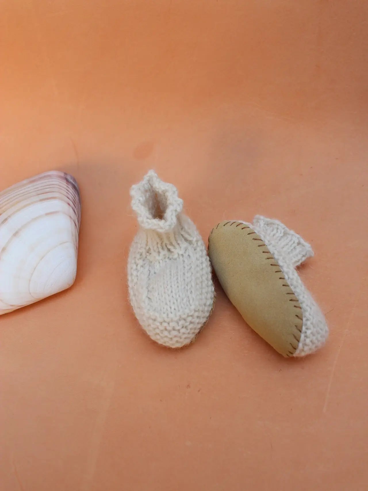 Knitted Bebe Booties- Shell + Palomino Suede