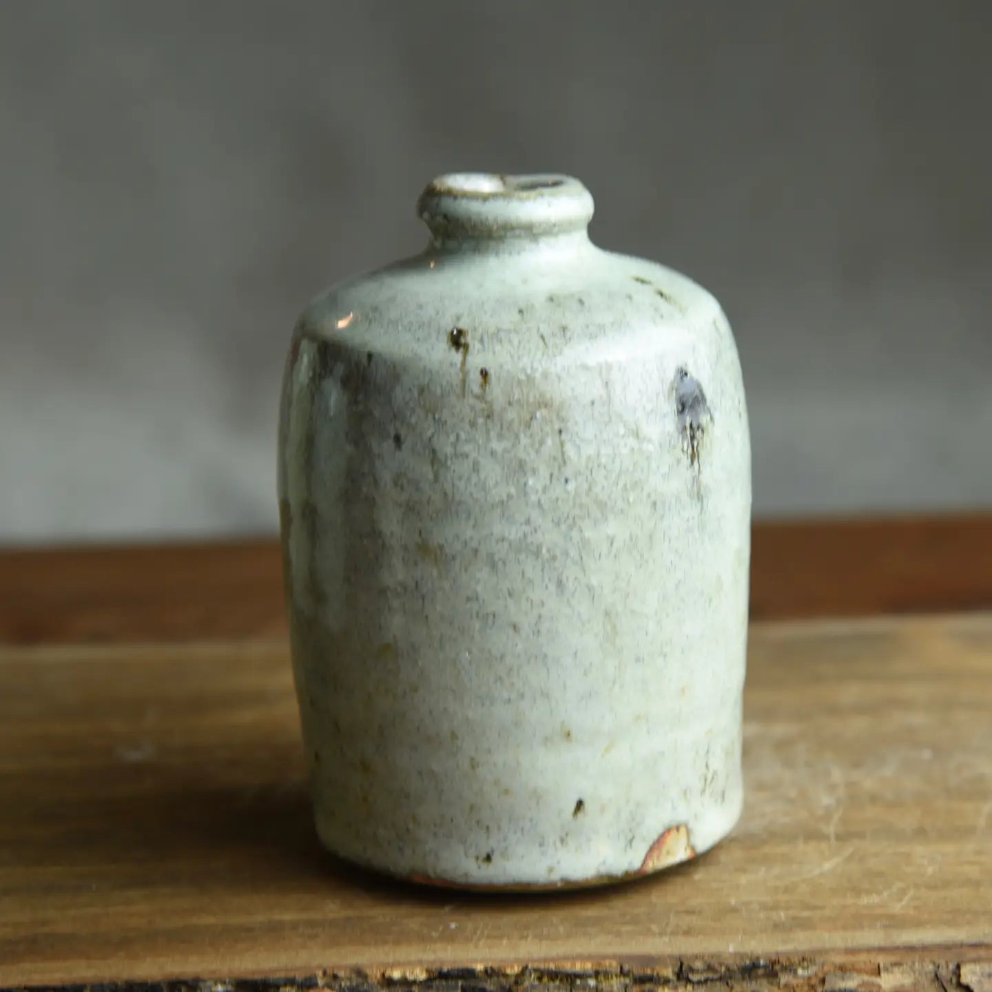 Médium Bud Vase - White Ash Glaze Foraged Clay